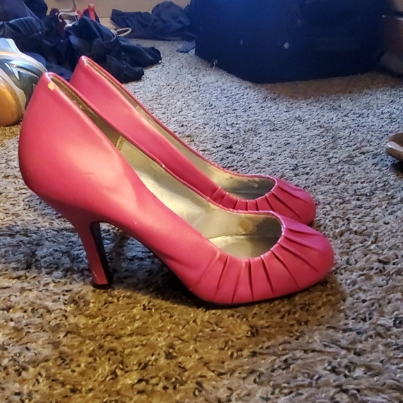 High heels - Picture 2 of 3